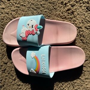 LUC Shein kids sz. 2.5-4.5 Unicorn rainbow Kids Slide Sandals - Pink and Blue